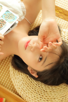 孤零飘落燕